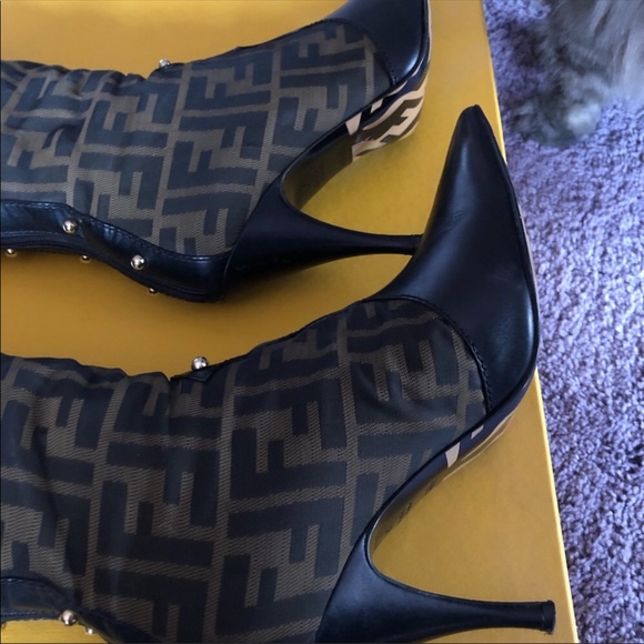 Authentic Fendi monogram full length zippered boot - Picture 4 of 8